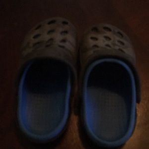 I’m selling shoes